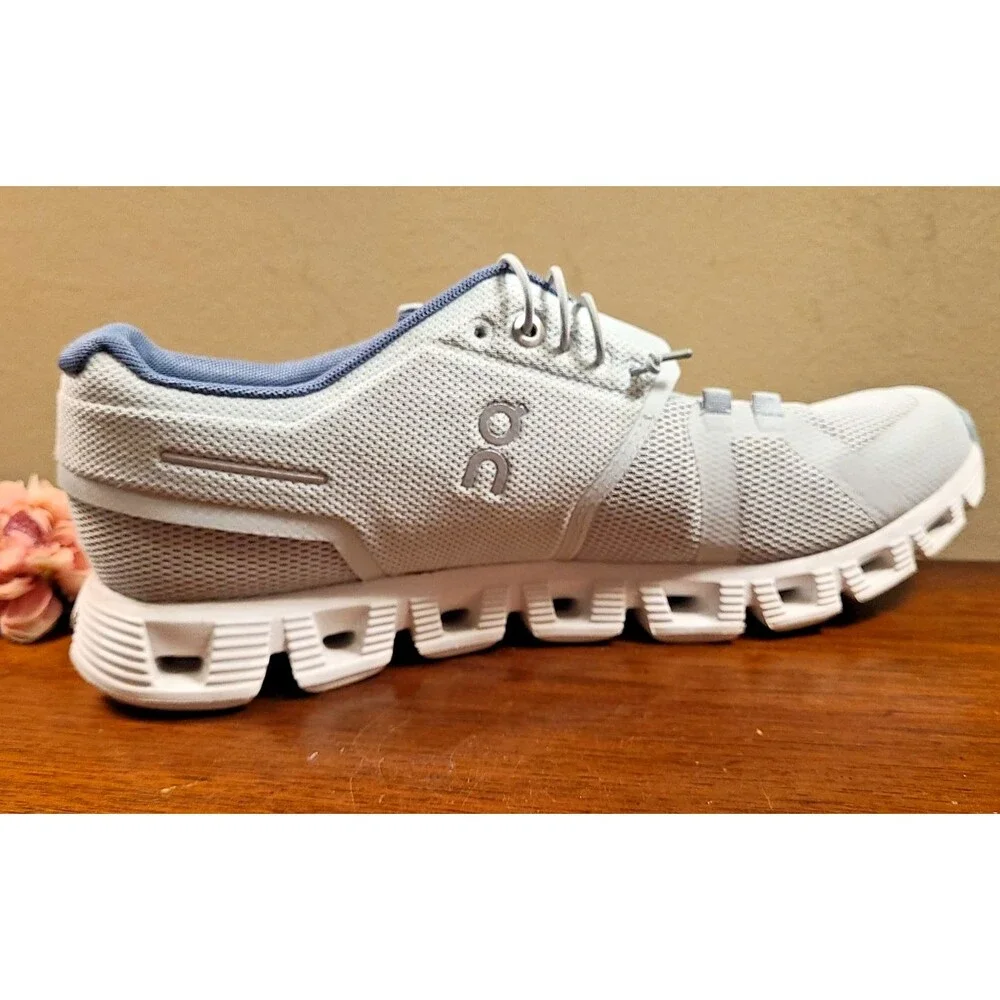 On Cloud 5 Womens Running Shoes Light Blue 59.98895 US 8.5 Low Top Sneakers